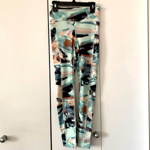 UA girls compression leggings